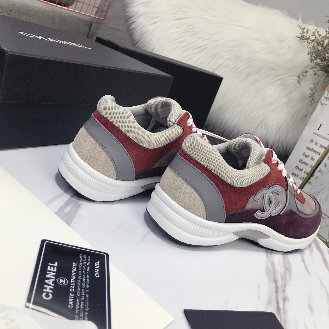 GIÀY CHANEL BURGUNDY SUEDE LOGO SNEAKERS