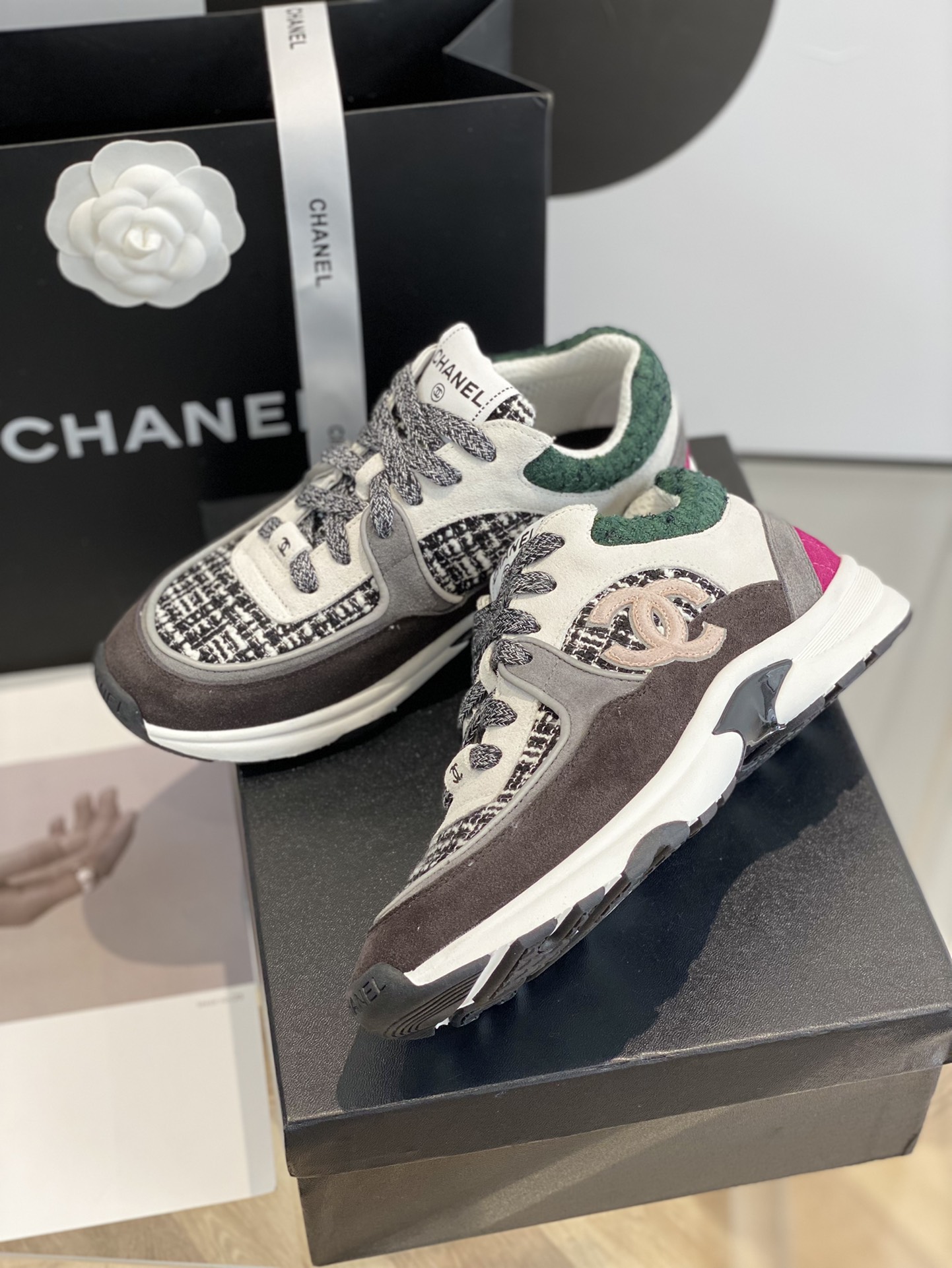 GIÀY CHANEL MULTICOLOR SUEDE LOGO SNEAKERS