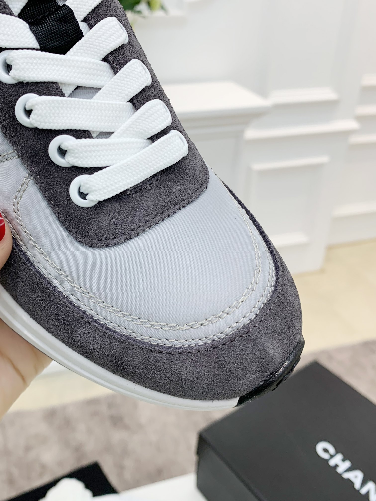 GIÀY CHANEL GREY SUEDE  LOGO SNEAKERS