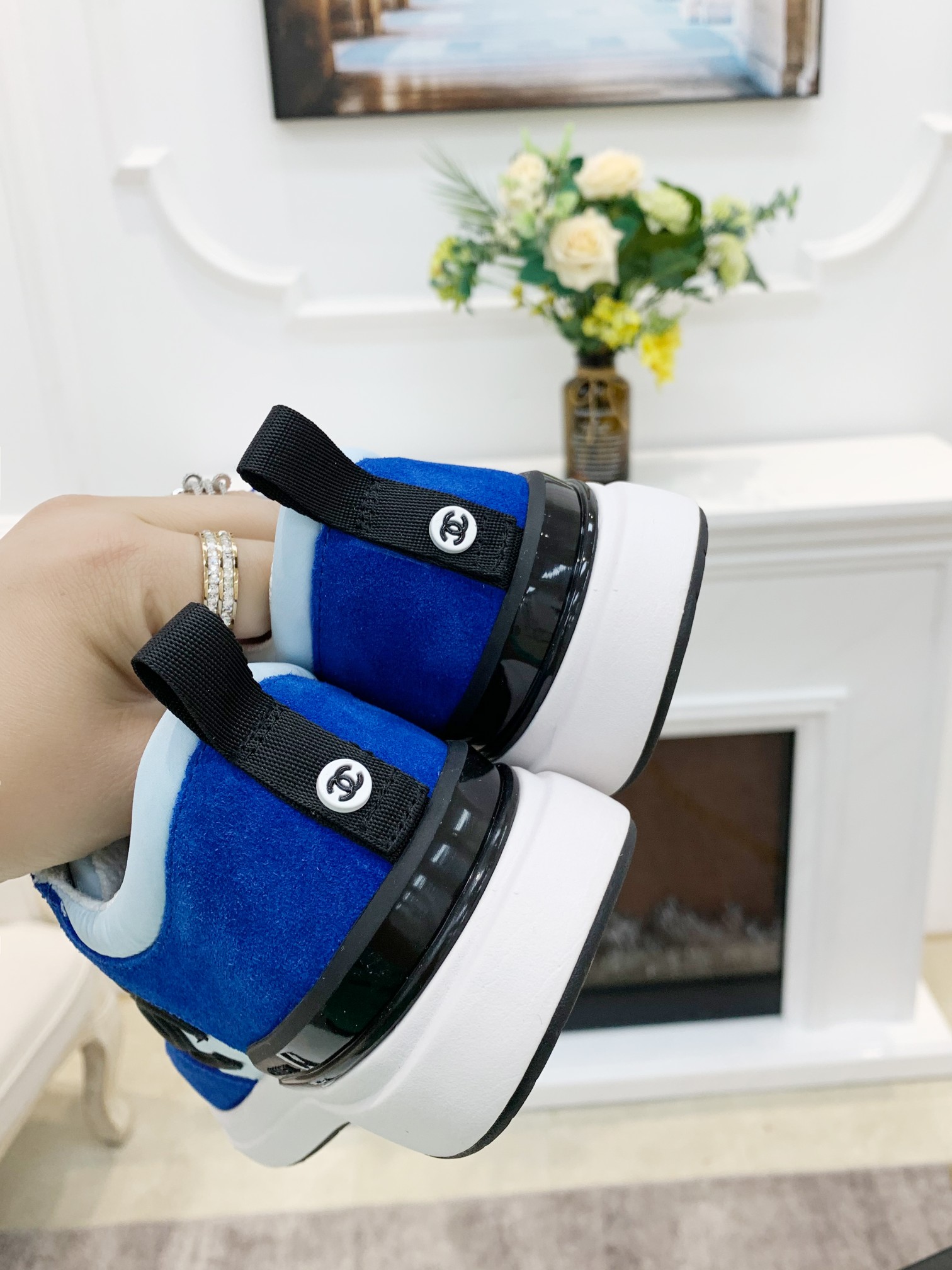 GIÀY CHANEL BLUE SUEDE  LOGO SNEAKERS