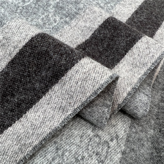 KHĂN Gucci GG Cashmere scarf