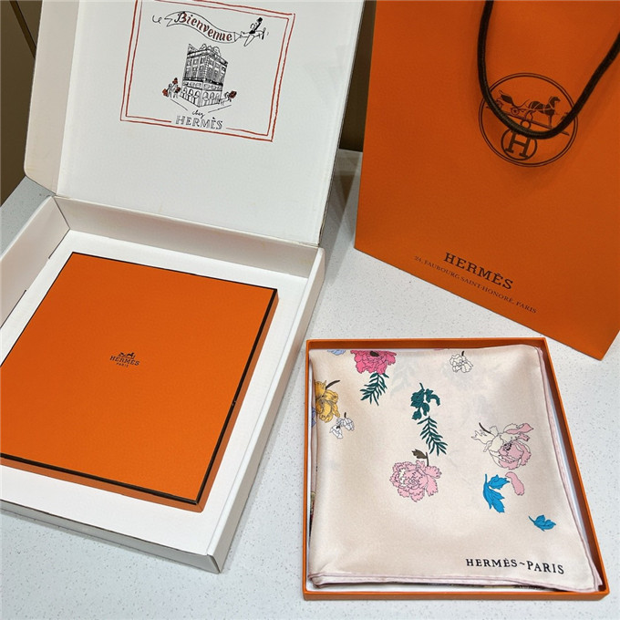 KHĂN Hermes Robe Legere Silk scarf