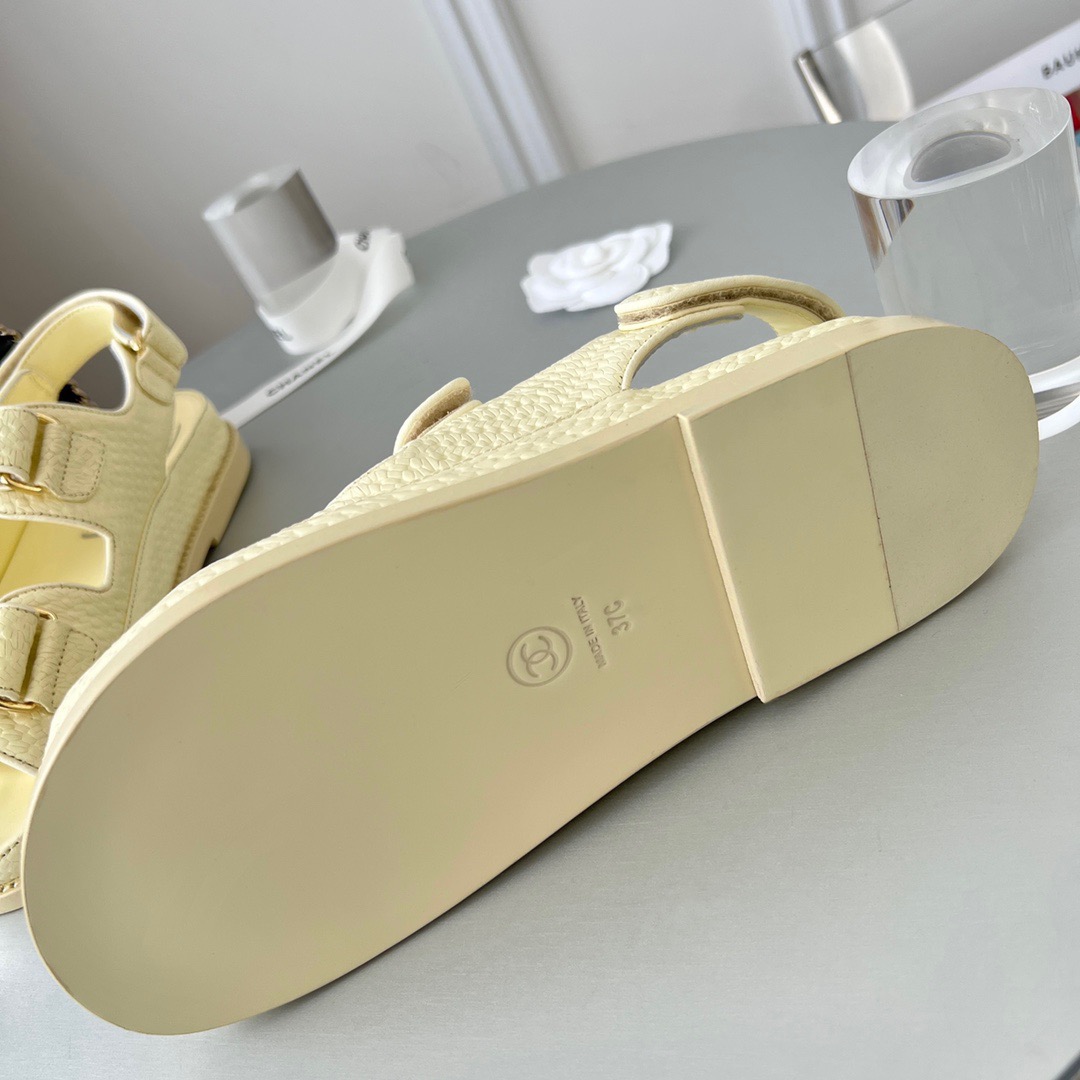 GIÀY CHANEL CC LOGO SANDALS