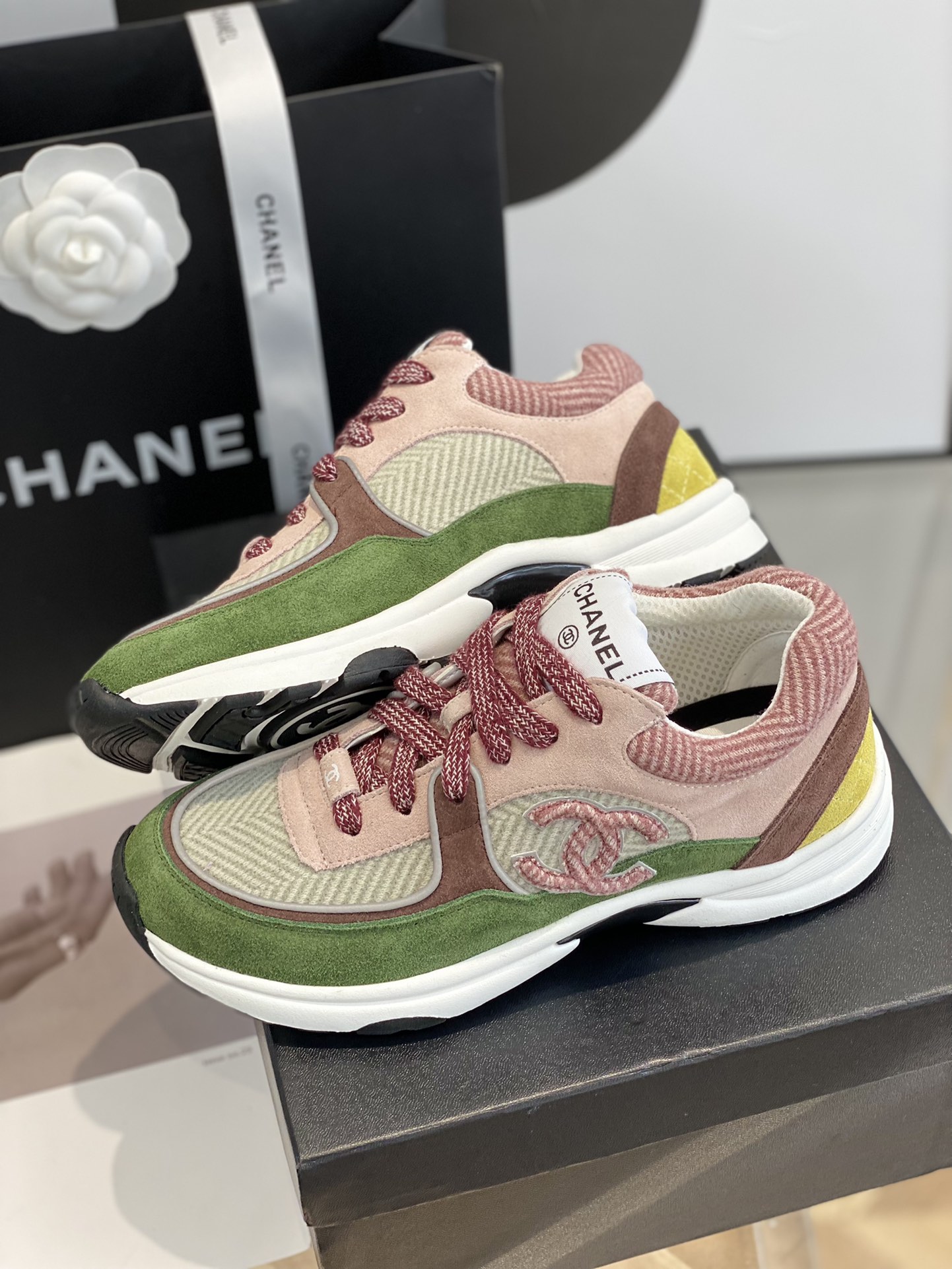 GIÀY CHANEL MULTICOLOR SUEDE LOGO SNEAKERS