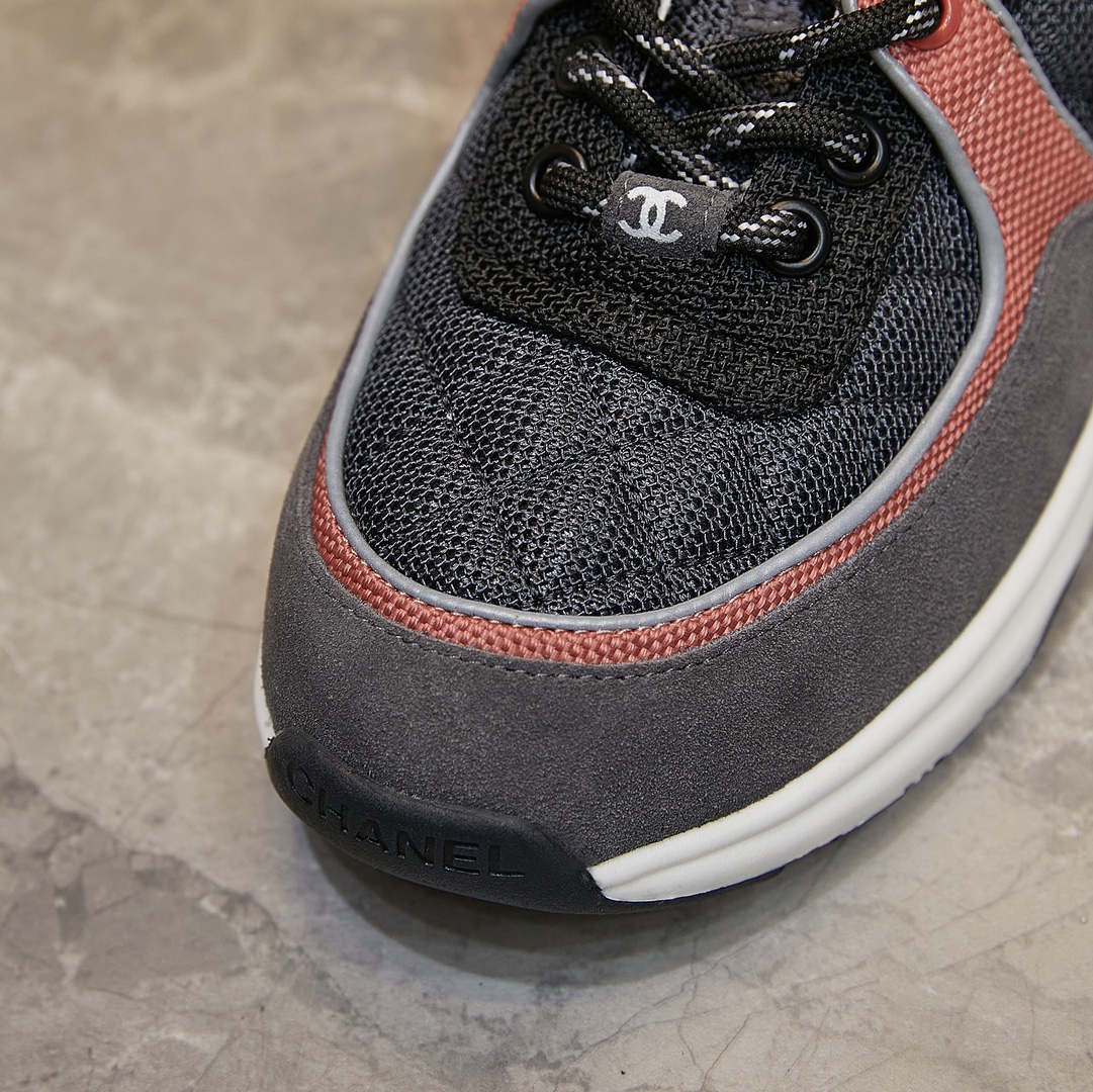 GIÀY CHANEL GREY SUEDE LOGO SNEAKERS