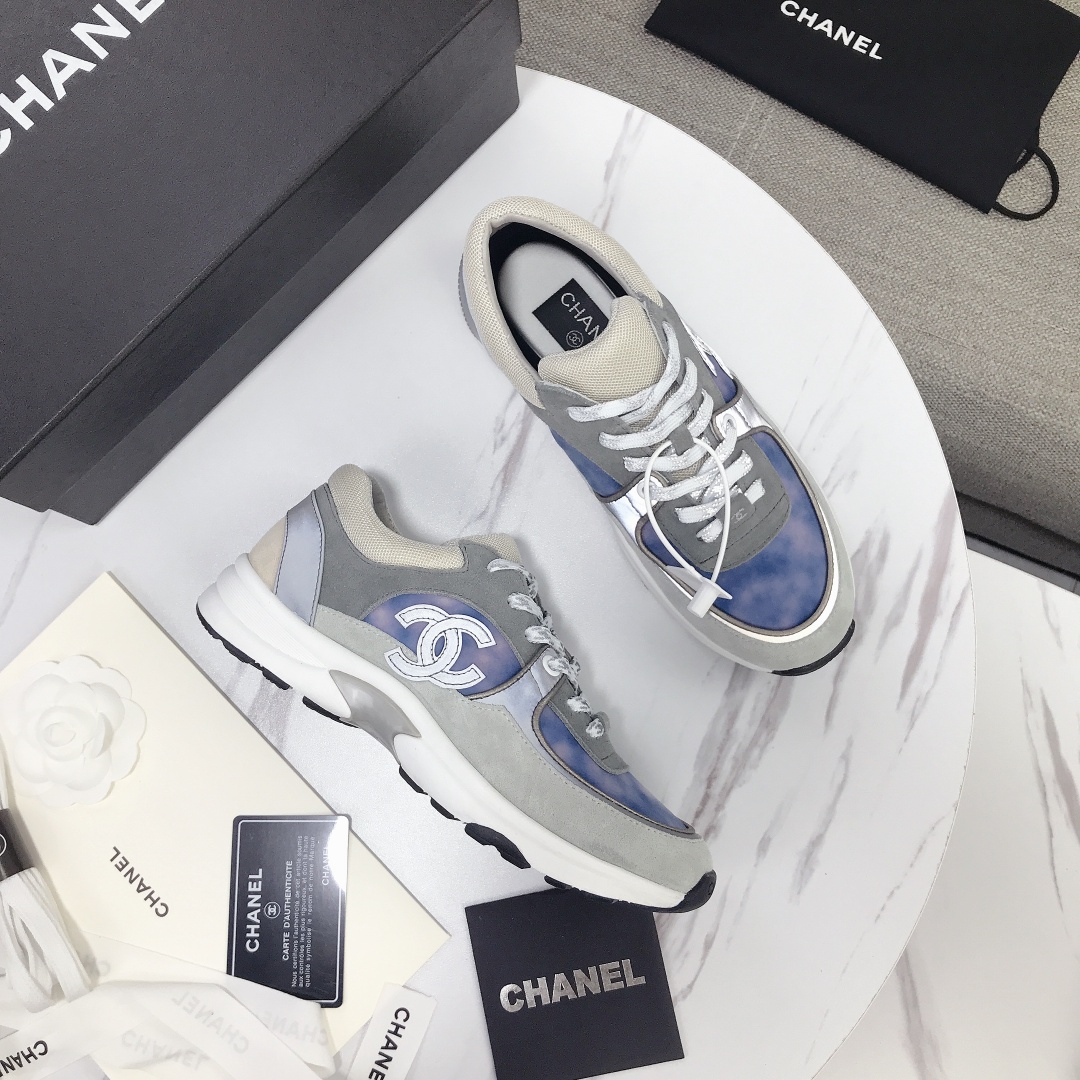 GIÀY CHANEL BLUE SUEDE LOGO SNEAKERS