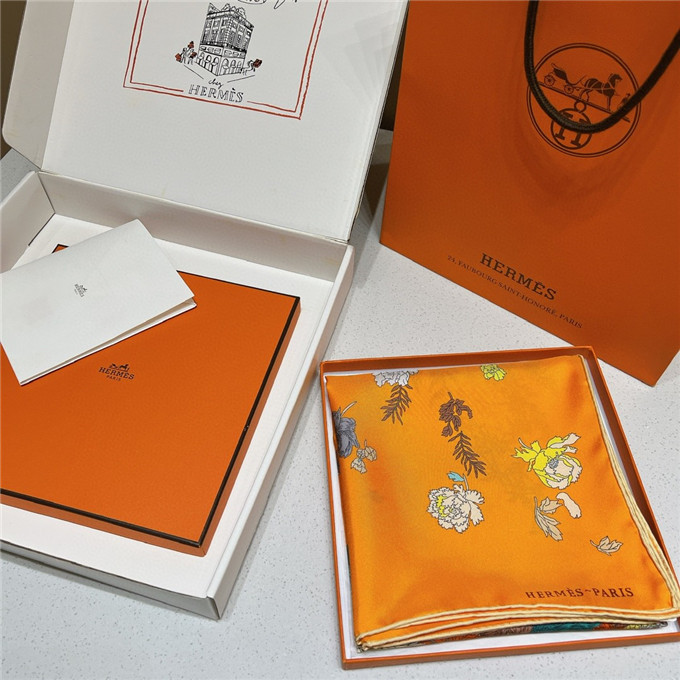 KHĂN Hermes Robe Legere Silk scarf