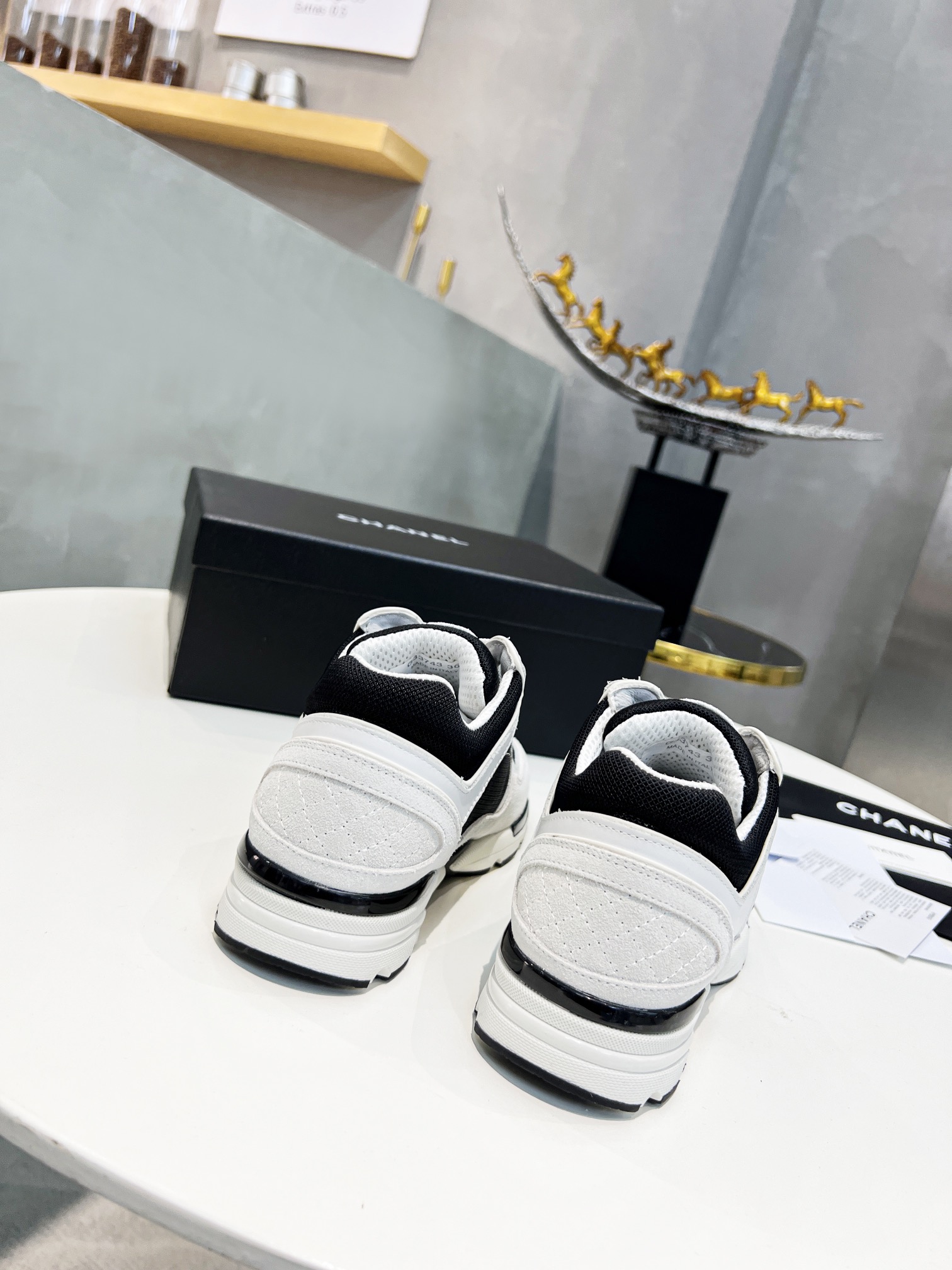 GIÀY CHANEL BLACK SUEDE  LOGO SNEAKERS