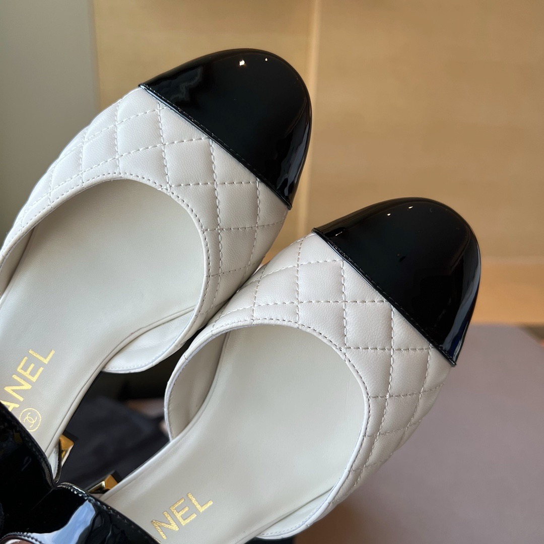 GIÀY CHANEL CC Logo Leather Sling Back