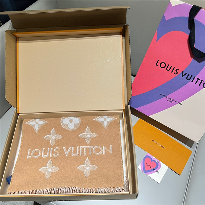 KHĂN Louis Vuitton essential shine scarf