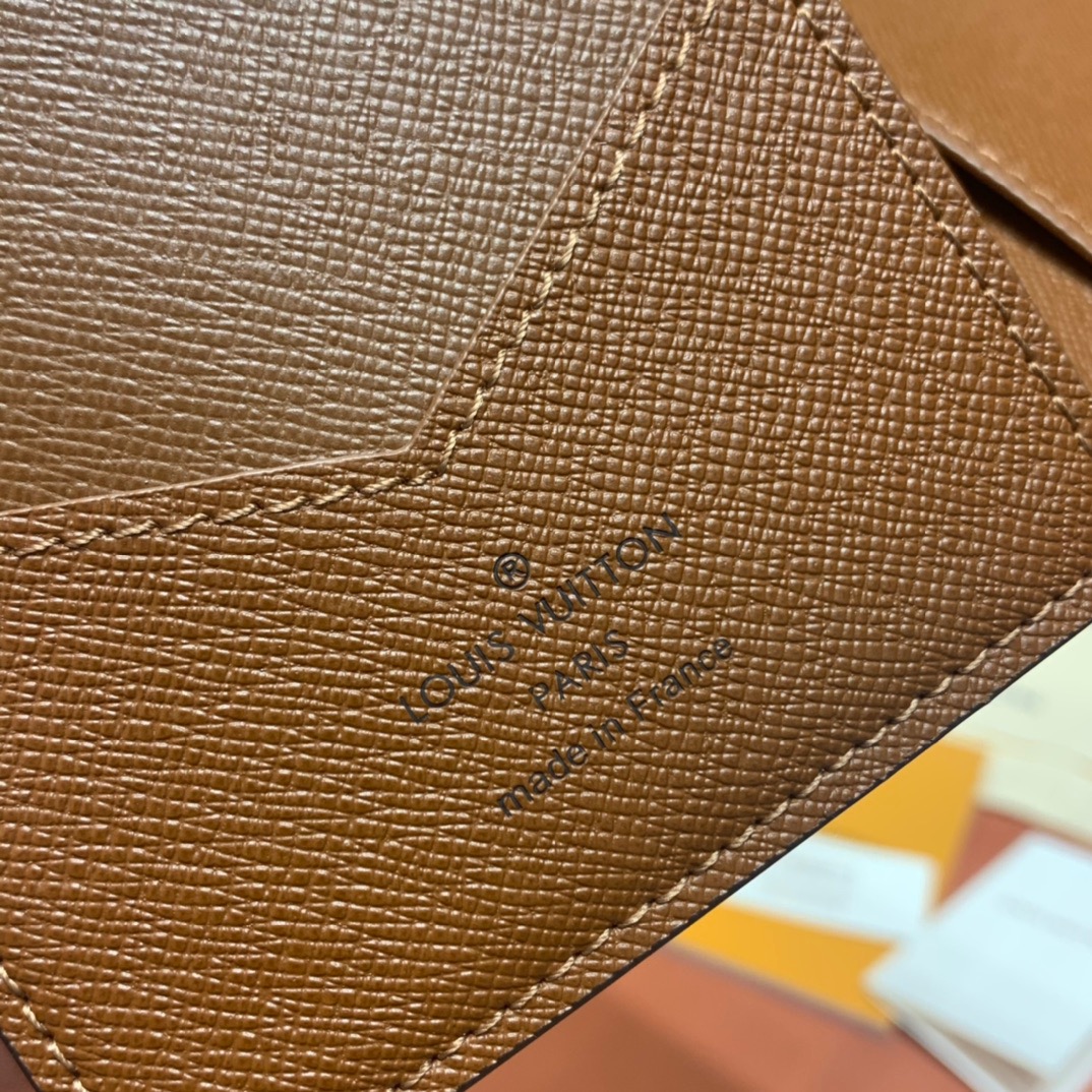 VÍ LOUIS VUITTON MONOGRAM WALLET
