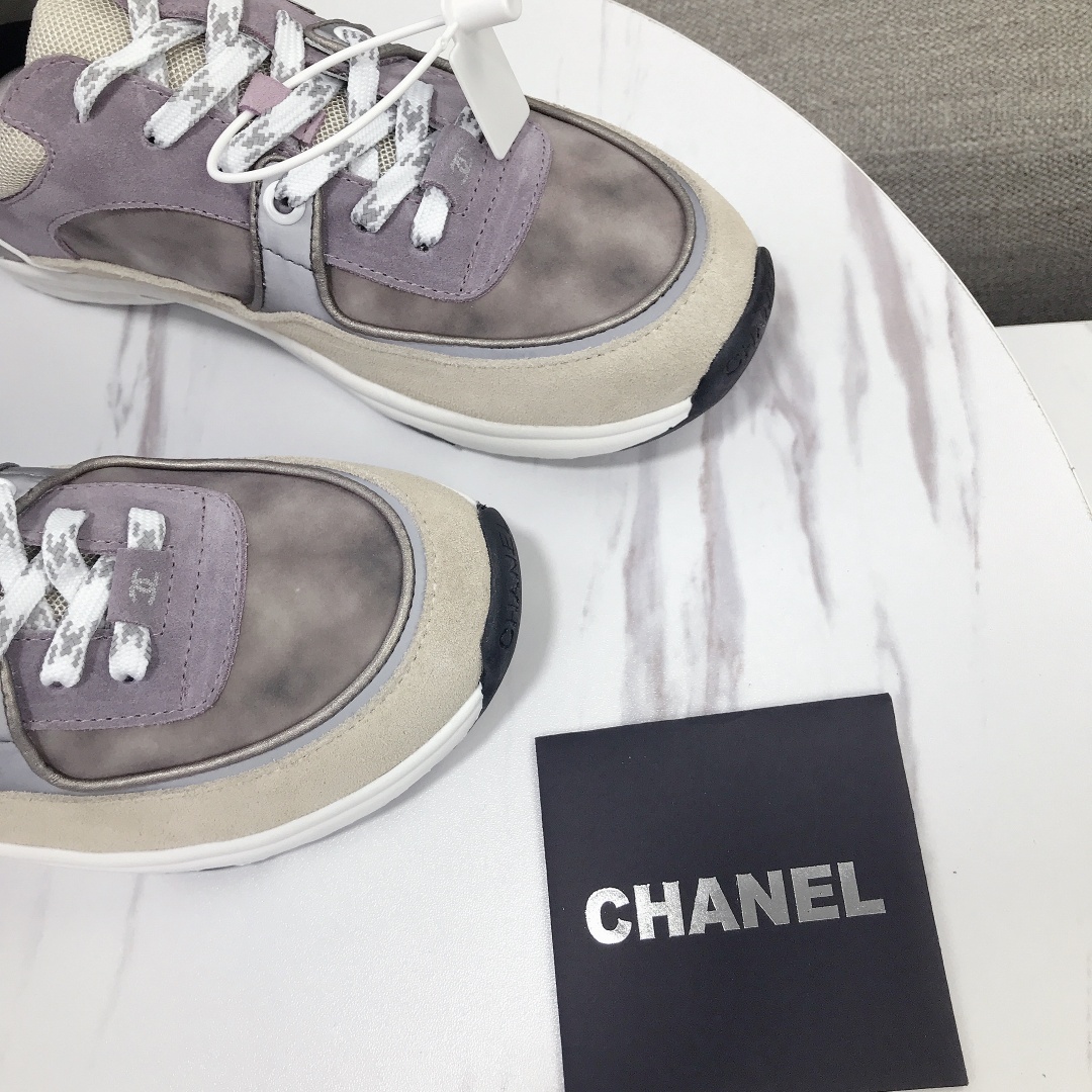 GIÀY CHANEL GREY SUEDE LOGO SNEAKERS