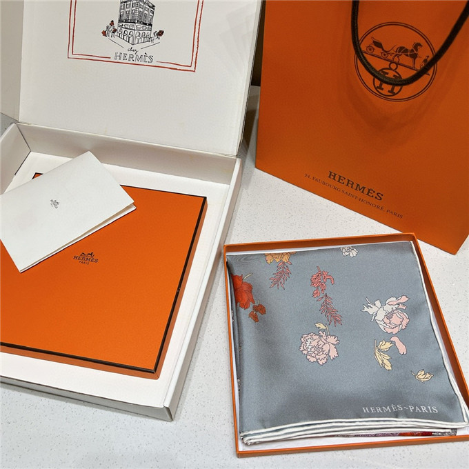 KHĂN Hermes Robe Legere Silk scarf