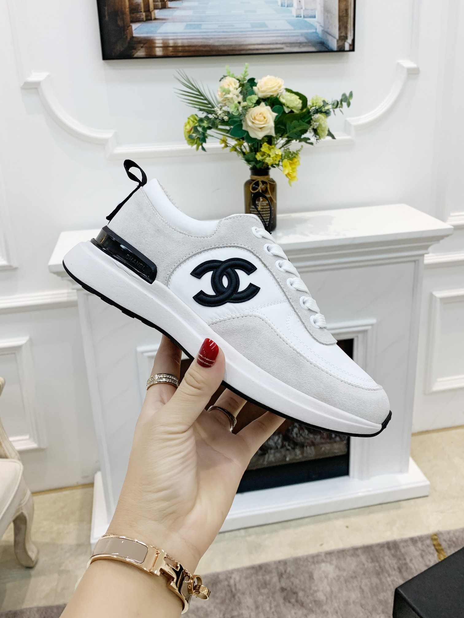 GIÀY CHANEL WHITE SUEDE  LOGO SNEAKERS