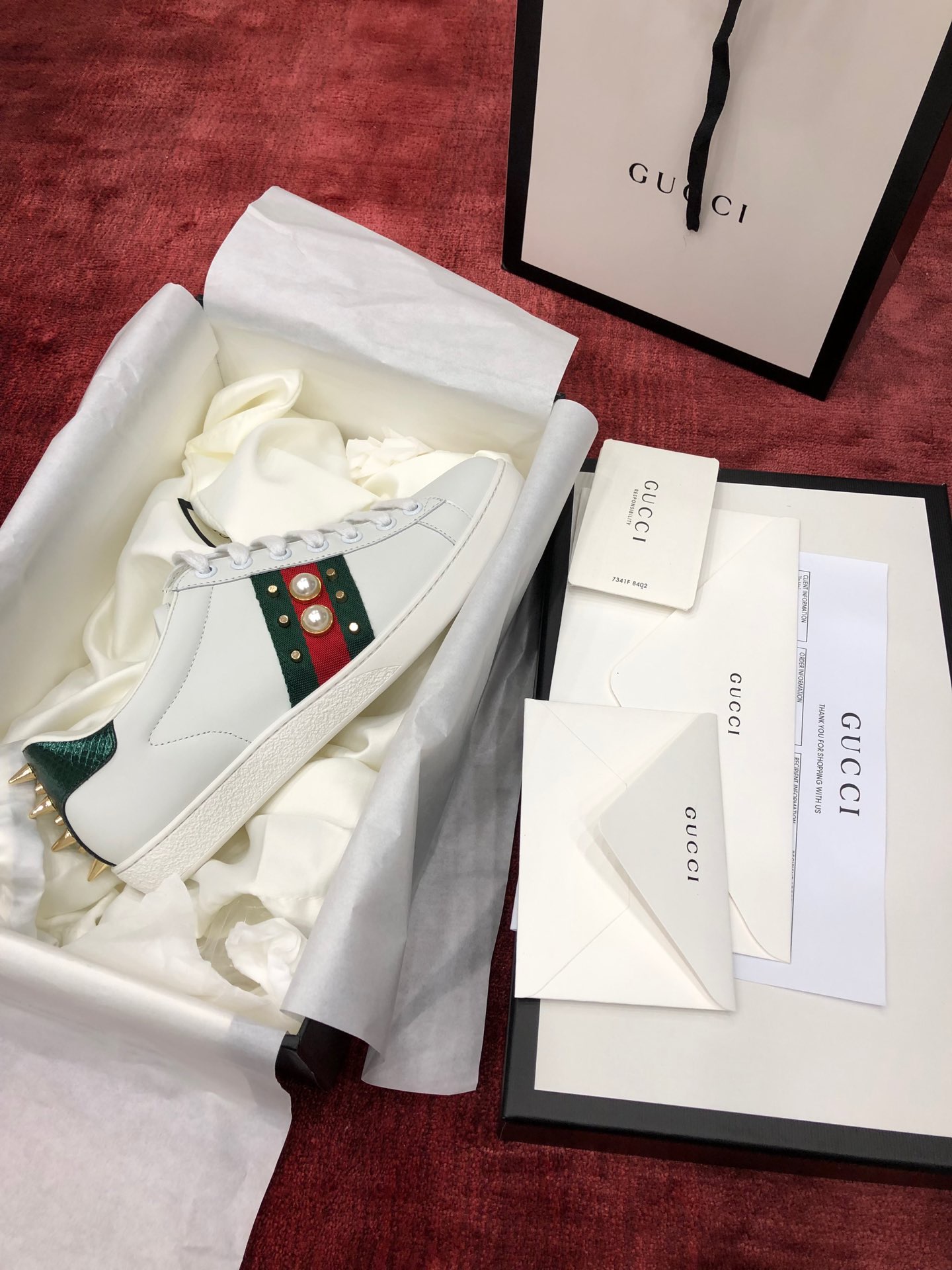 GIÀY GUCCI Leather Ace Sneakers Pear and Spkies White