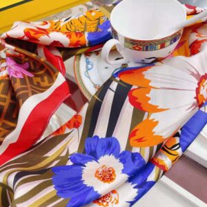 KHĂN Fendi Women Flower Foulard Foulard from the Spring Festival Capsule Collection