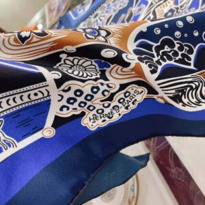 KHĂN Hermes Women Bingata Shawl 140 in Cashmere and Silk with Hand-Rolled Edges-Navy