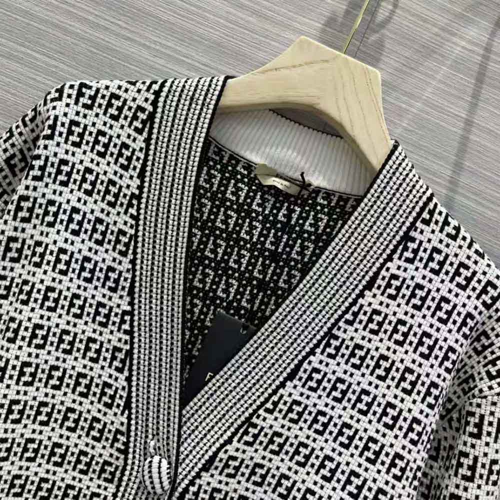 ÁO Fendi Women White Viscose Cardigan with a Black and White Jacquard FF Motif