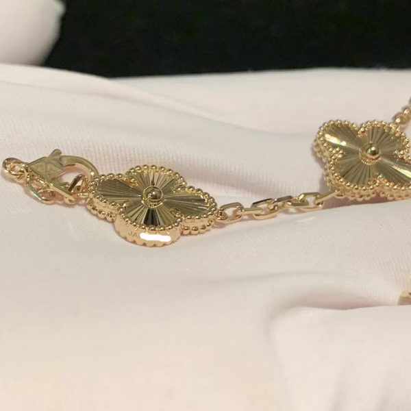 Vòng tay Van Cleef & Arpels Guilloche 5 Họa tiết vàng hồng 18K