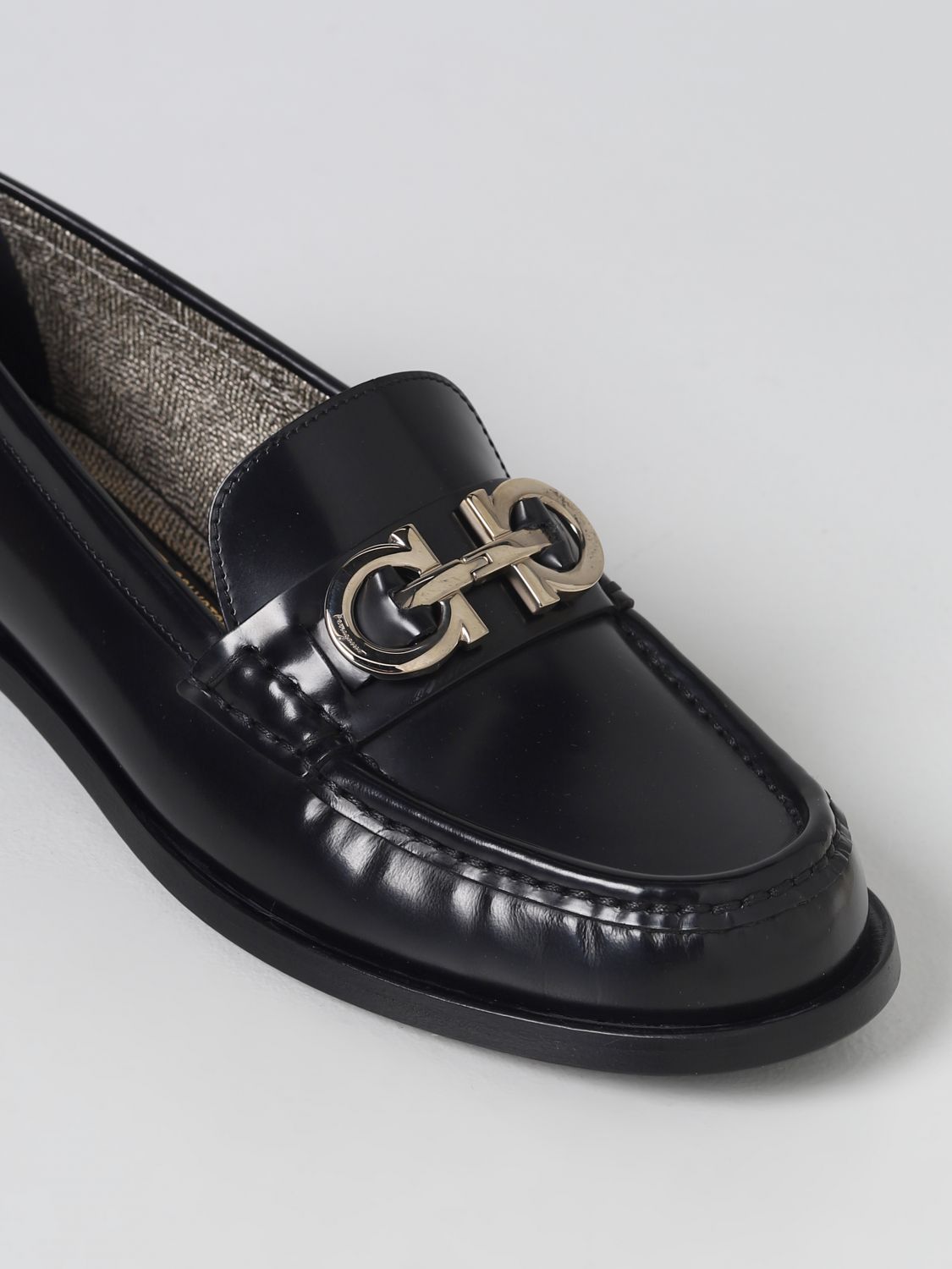 GIÀY SALVATORE FERRAGAMO Black loafer shoes