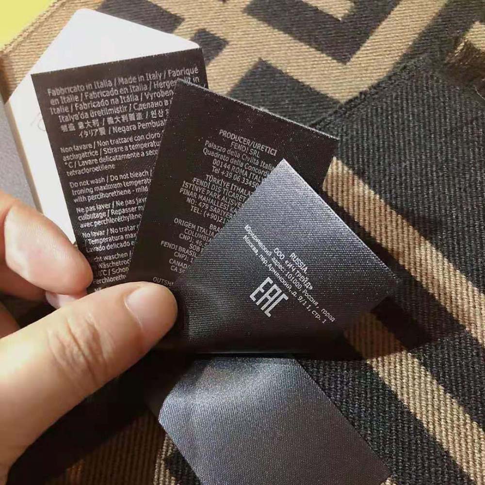 KHĂN Fendi Black Wool and Silk Scarf