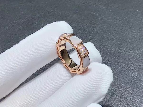 Nhẫn BVLGARI Serpenti Viper kim cương xà cừ vàng hồng 18K