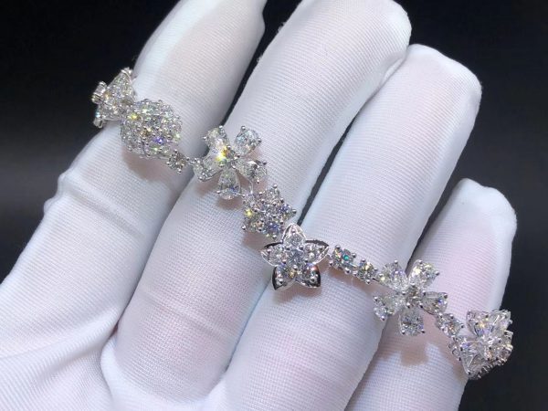 Vòng tay Van Cleef & Arpels Folie des Prés kim cương vàng trắng 18K