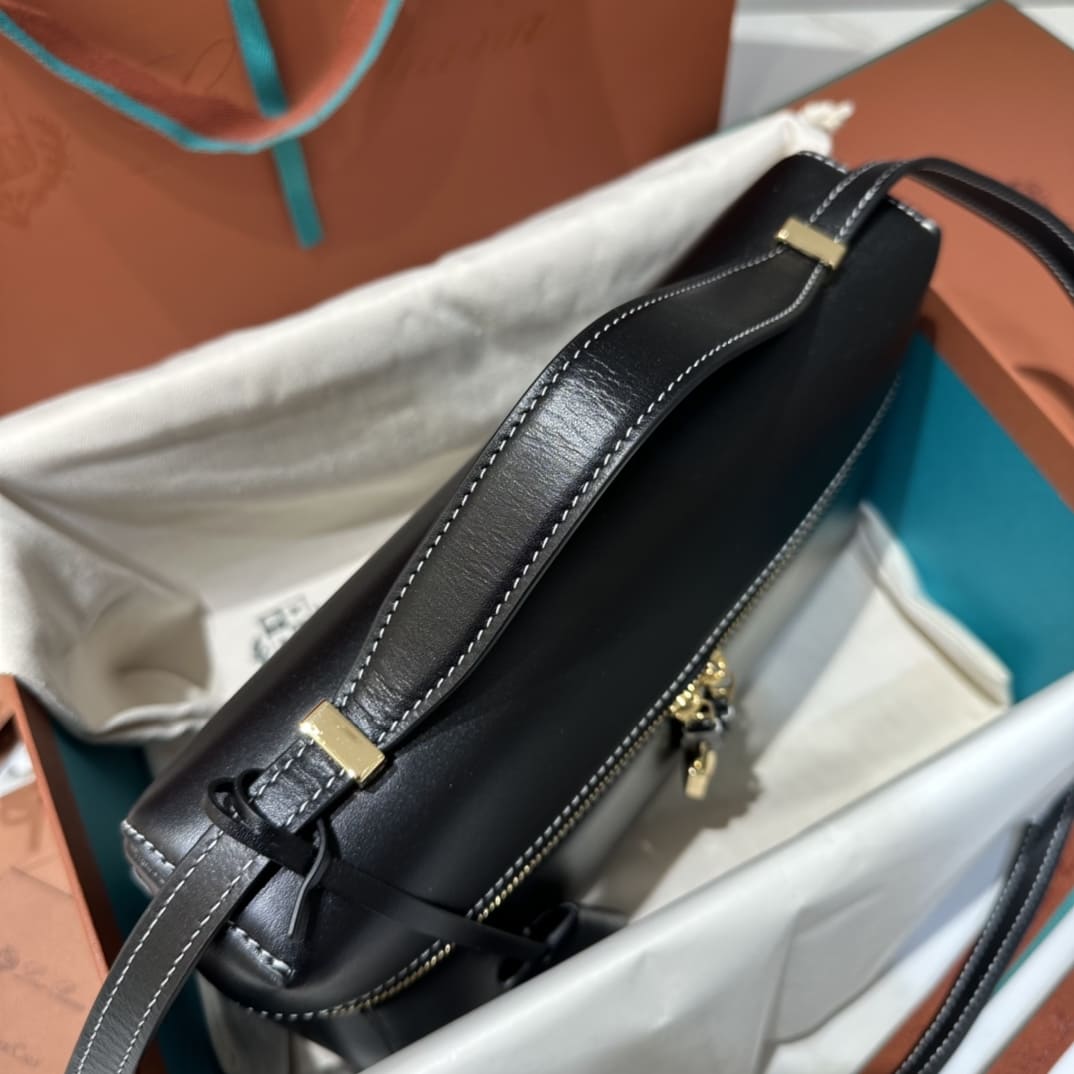 TÚI Loro Piana Women Extra bằng da bê màu đen