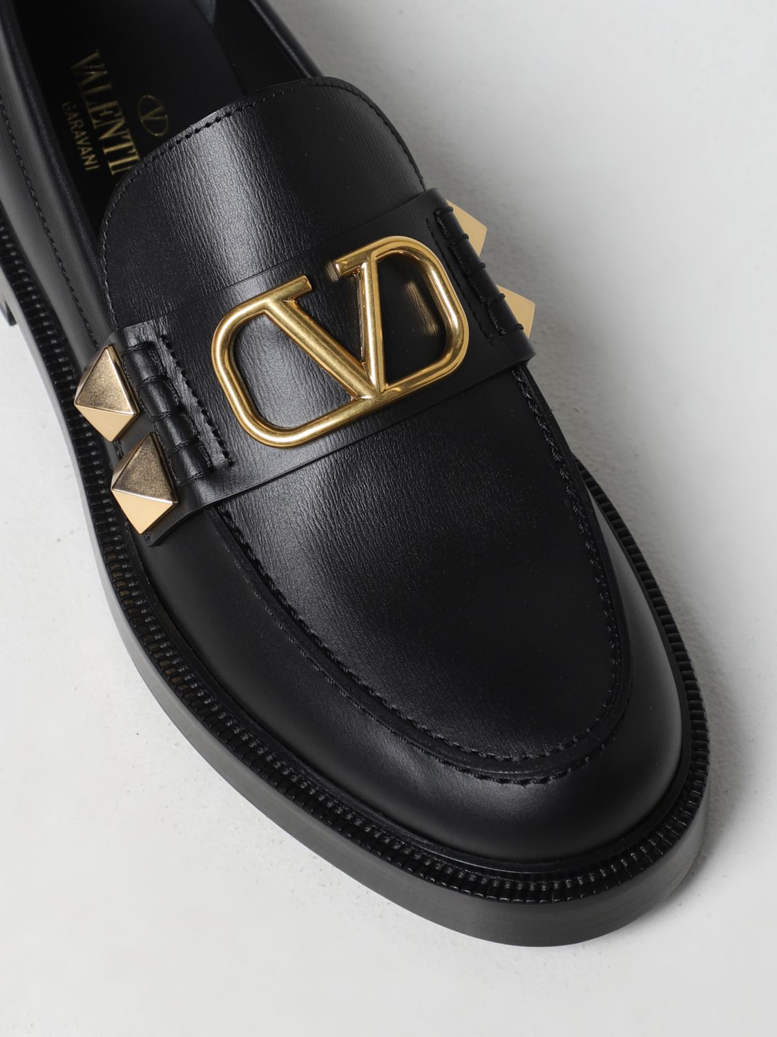 GIÀY VALENTINO GARAVANI Black leather loafers