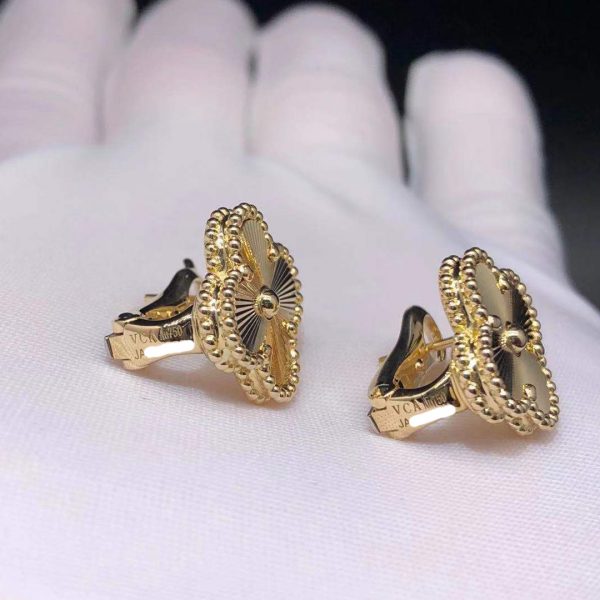 Bông tai Van Cleef & Arpels Vintage Alhambra Guilloché vàng vàng 18K
