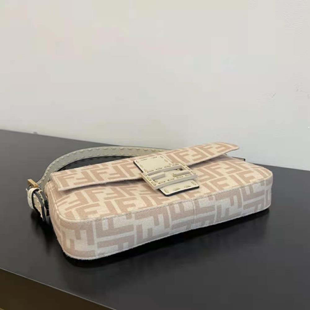 TÚI FENDI Medium Baguette 1997 Beige FF Wool Bag