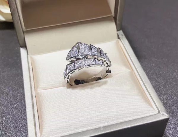 Nhẫn BVLGARI Serpenti Viper full kim cương vàng trắng 18K