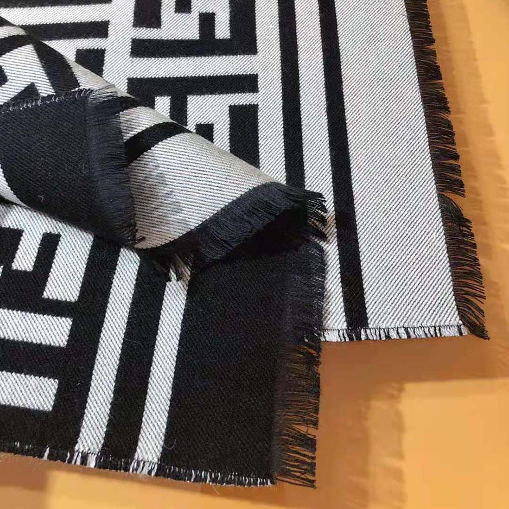 KHĂN Fendi Beige Wool and Silk Scarf