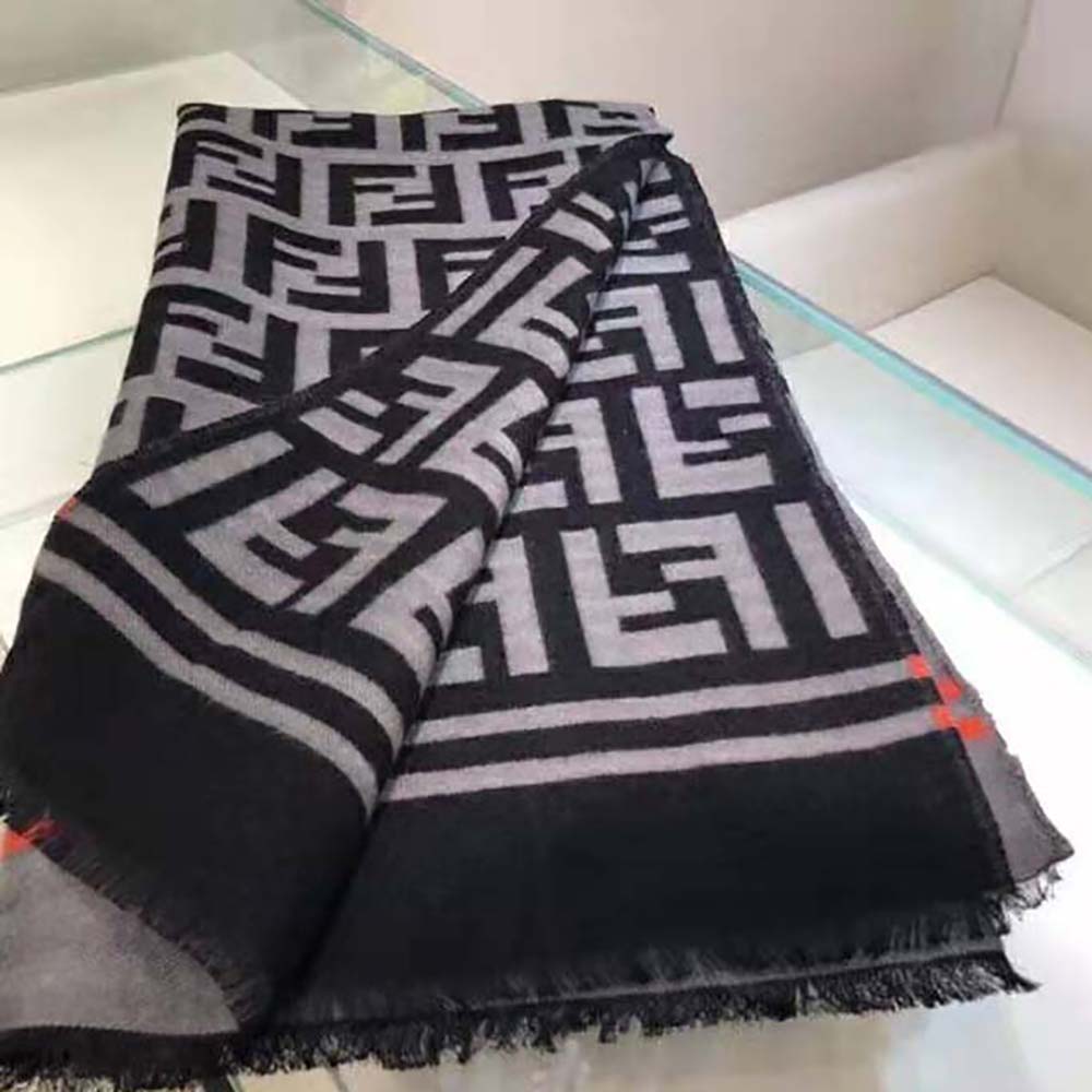 KHĂN Fendi Women FF Poncho Multicolor Wool and Silk Poncho-Silver