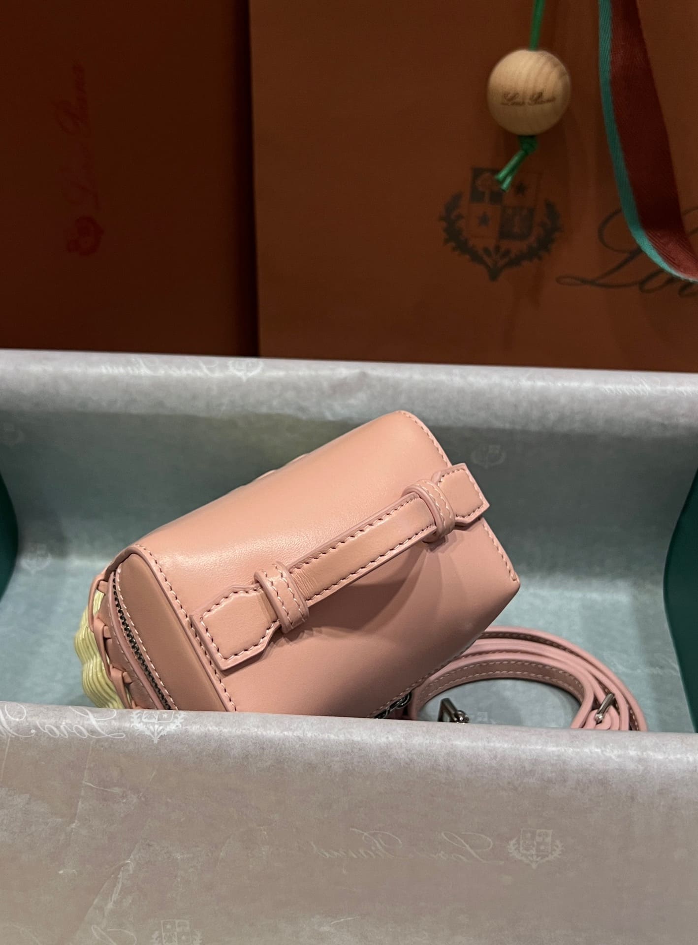 TÚI Loro Piana Women Extra Pocket Cross Body Wicker bằng da bê kết hợp tre đan