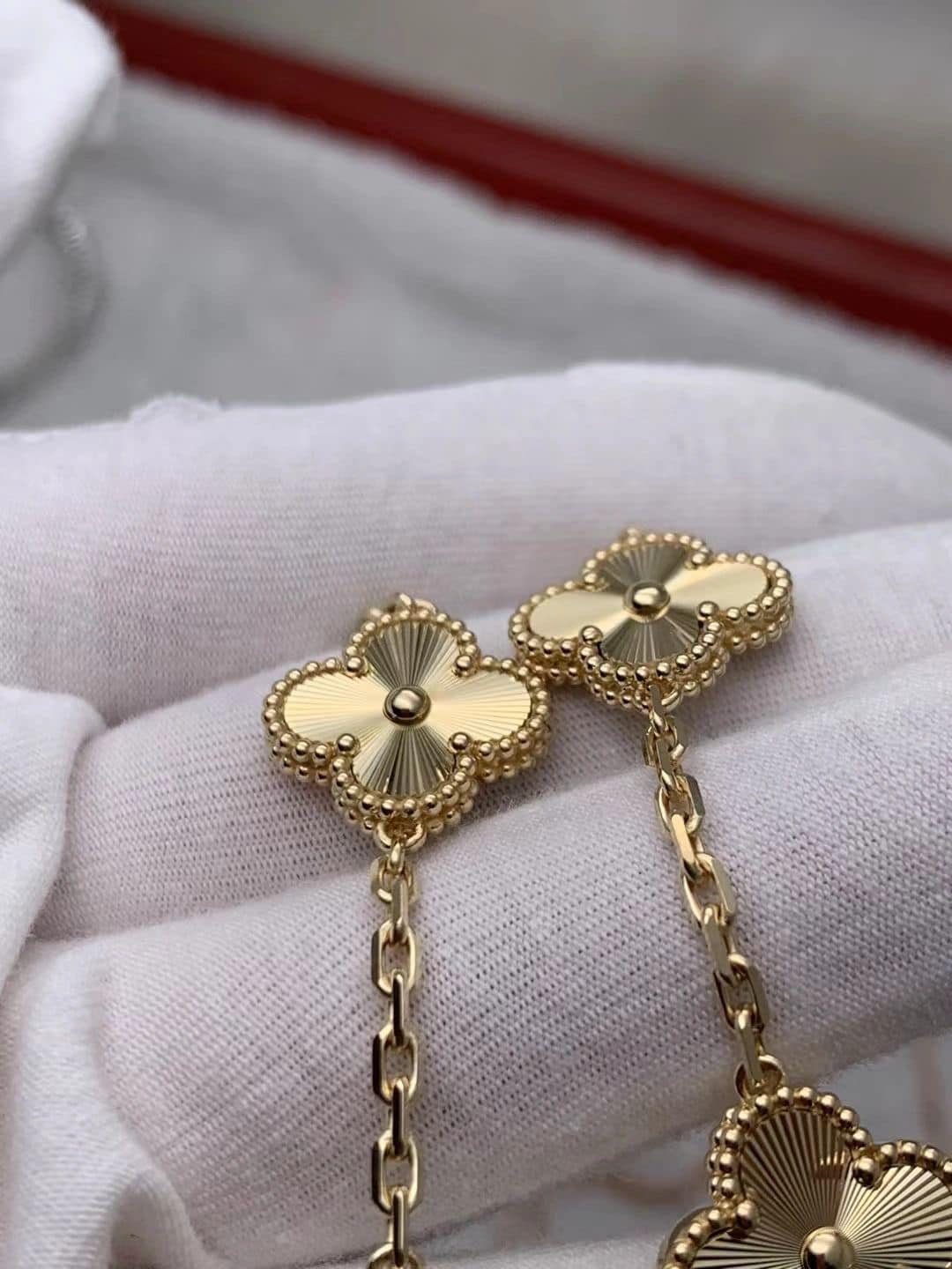 Vòng tay Van Cleef & Arpels Flower vàng vàng 18K