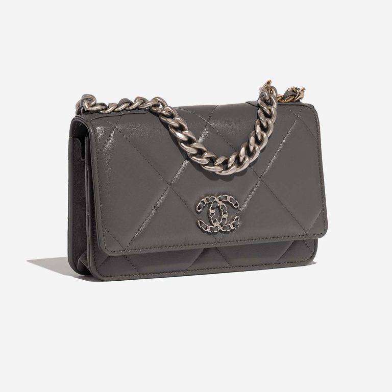 TÚI Chanel 19 Wallet On Chain Lamb Grey