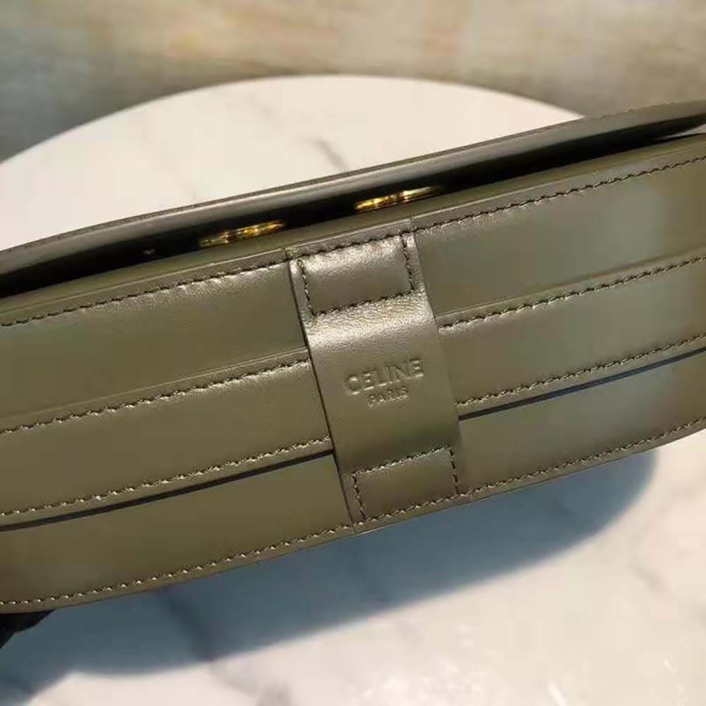 TÚI Celine Women Medium Maillon Triomphe Bag in Natural Calfskin-Green