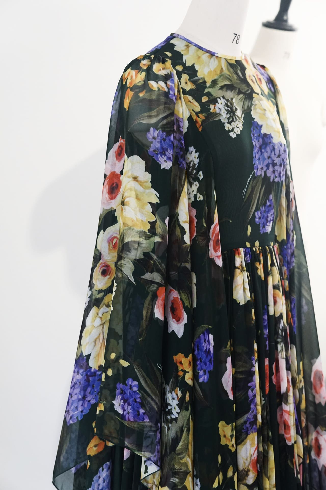 VÁY DOLCE & GABBANA BLACK BLUE FLORAL PRINT LONG DRESS High Classy