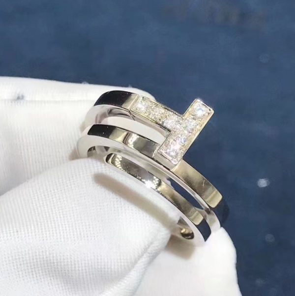 Nhẫn Tiffany & Co T vuông vàng trắng 18K