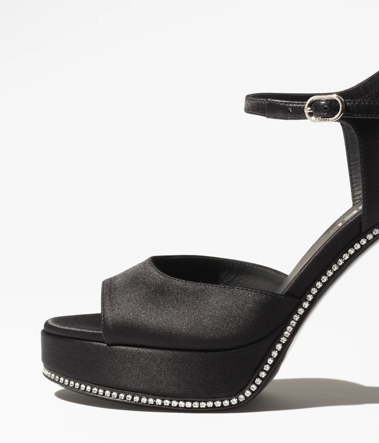 GIÀY SANDAL CHANEL BLACK SATIN STONES ĐEN VÀ HẠT ĐÁ 115MM
