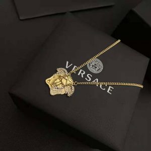 DÂY Versace Women Palazzo Dia Crystal Pendant Necklace