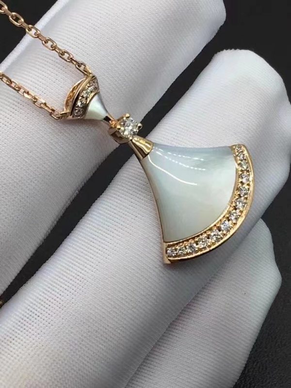 Vòng cổ BVLGARI Divas' Dream Malachite,Carnelian,M.O.P,Onyx & Diamond vàng hồng 18K