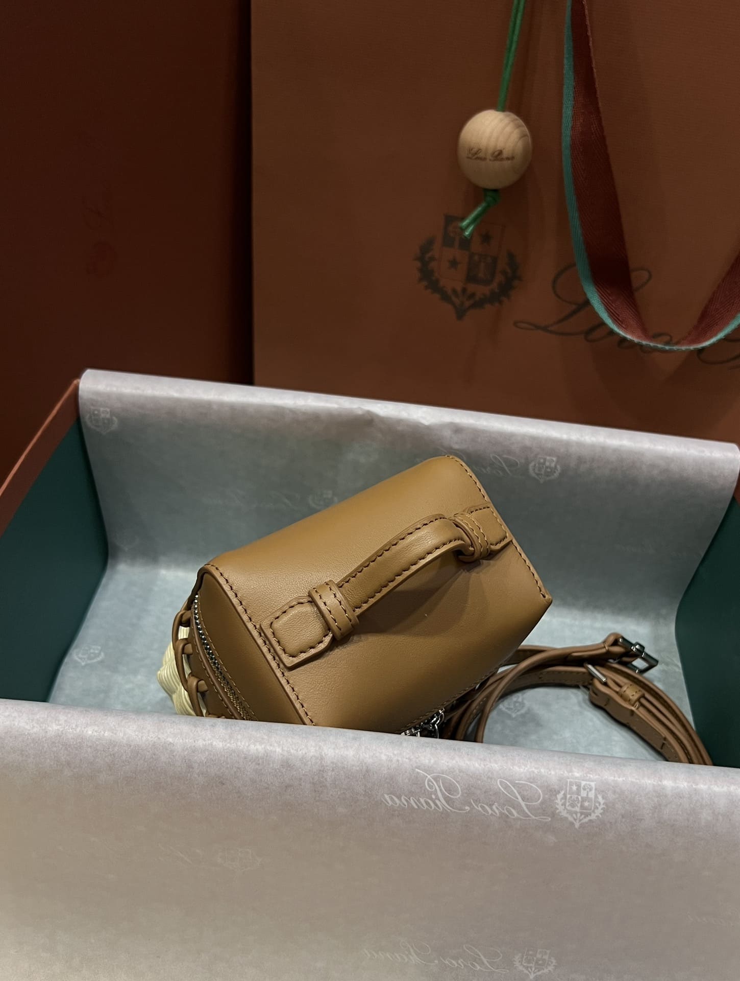 TÚI Loro Piana Women Extra Pocket Cross Body Wicker bằng da bê kết hợp tre đan