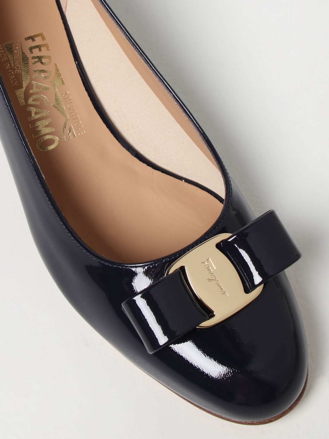 GIÀY SALVATORE FERRAGAMO Black pumps shoes