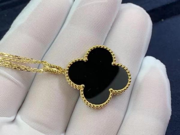 Vòng cổ Van Cleef & Arpels Magic Alhambra Black Onyx vàng vàng 18K