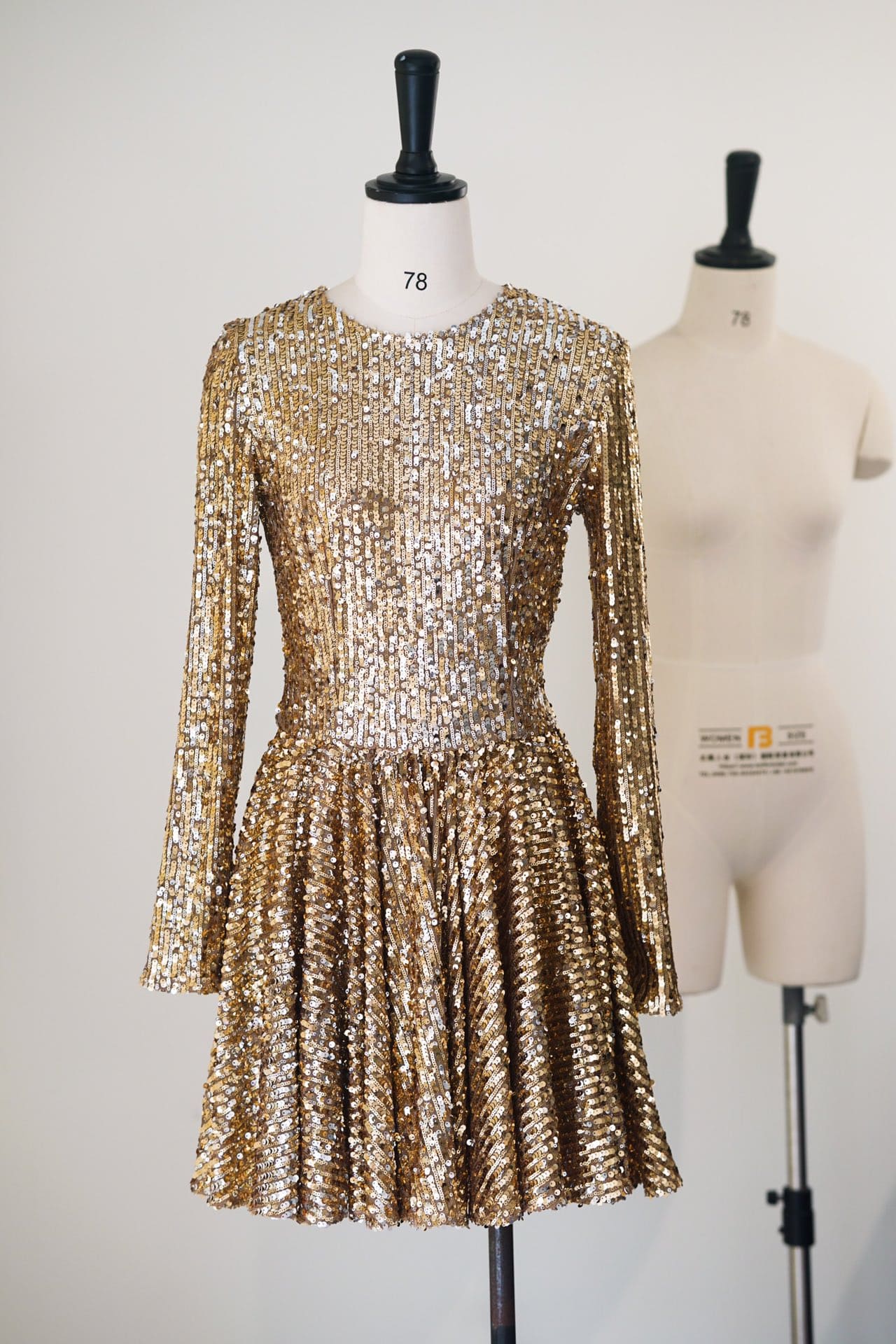 VÁY DOLCE & GABBANA ROUND NECK SEQUIN PARTY MID DRESS High Classy