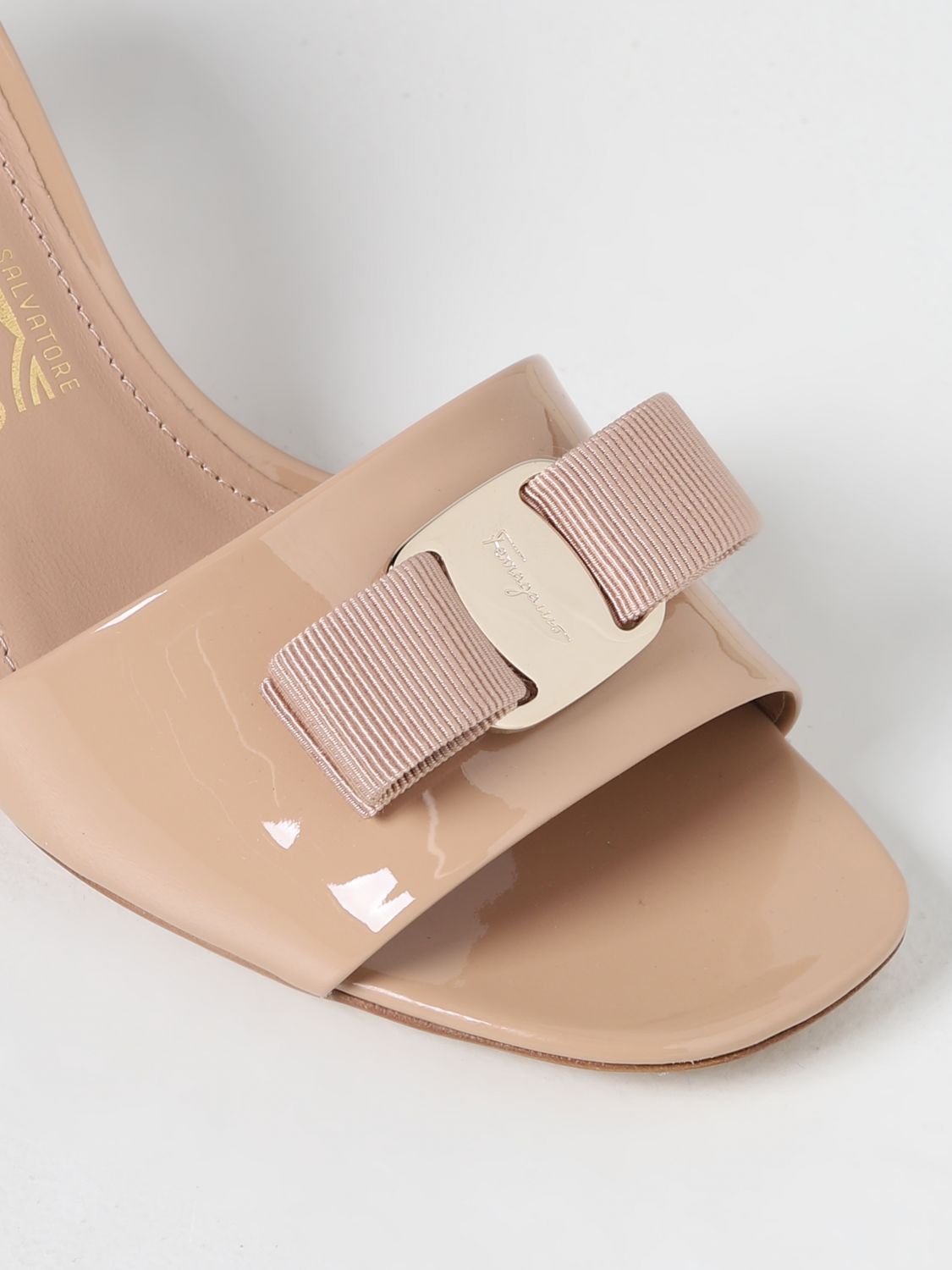 GIÀY SALVATORE FERRAGAMO Beige heeled sandals