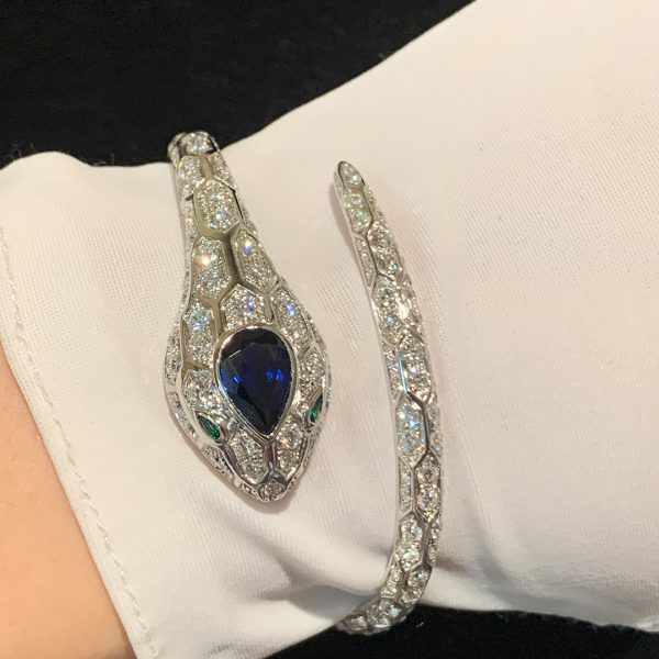 Vòng tay BVLGARI Serpenti Pave Diamond & Blue Sapphire kim cương vàng trắng 18K