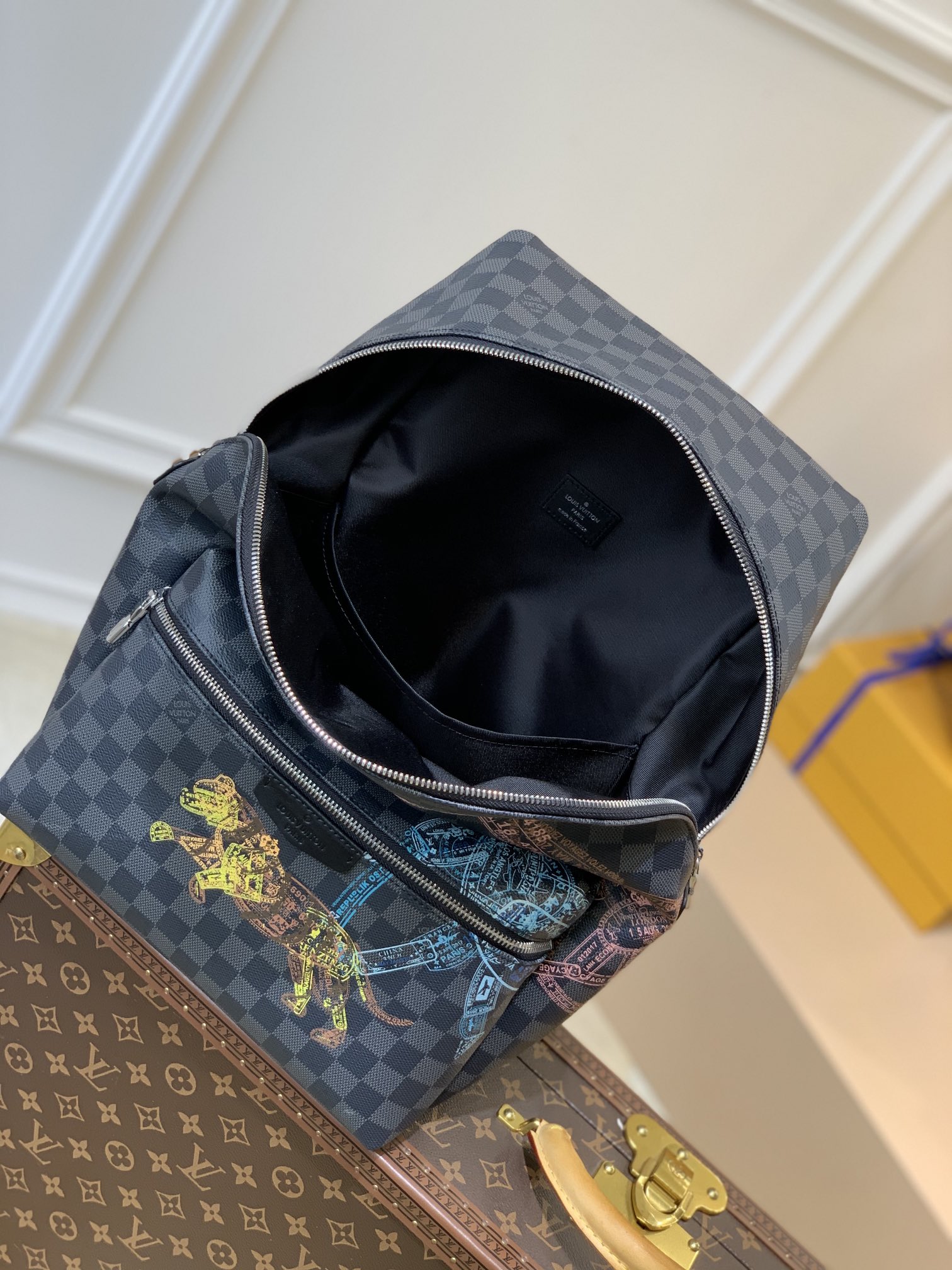 BALO LOUIS VUITTON DISCOVERY DAMIER GRAPHITE Leather Backpack-Black